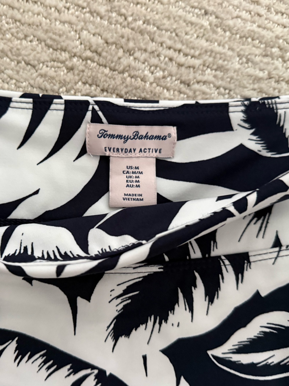 Tommy Bahama navy & White Floral Skort women size medium - Picture 2 of 3